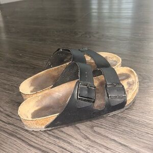 Birkenstock black sandals men’s size 7 women’s size 9